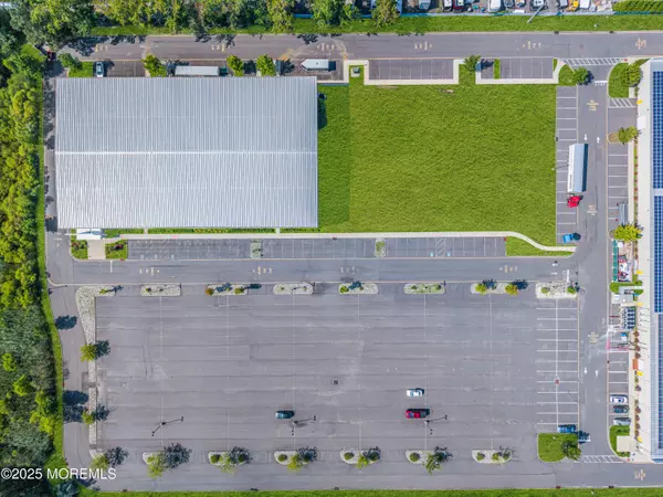 Farmingdale, NJ 07727,269 Squankum Road #2