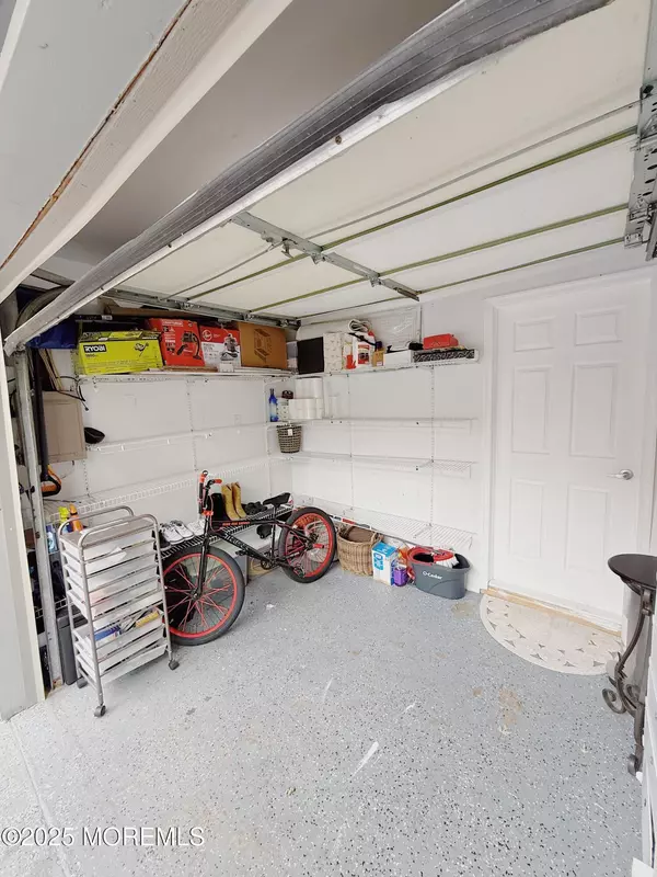 Howell, NJ 07731,16 Finch Road