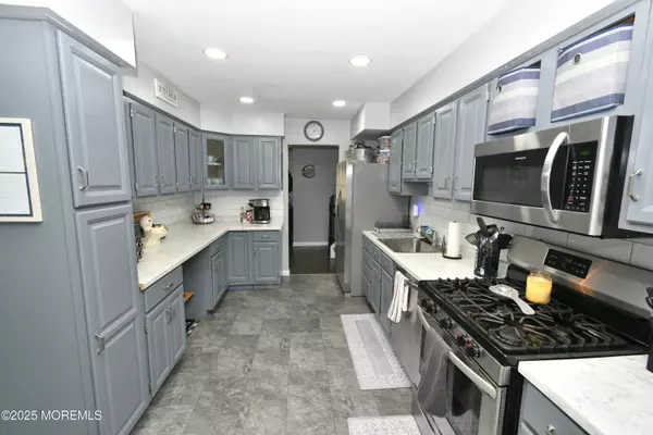 Hazlet, NJ 07730,6 Ridge Drive