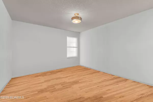 Monroe, NJ 08831,264 Nighthawk Drive