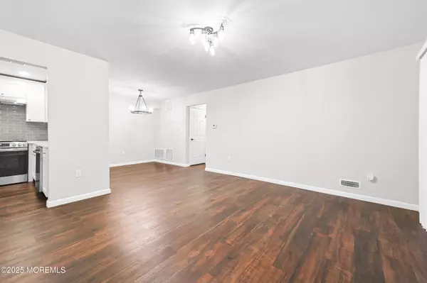 East Brunswick, NJ 08816,1301 Commons #1