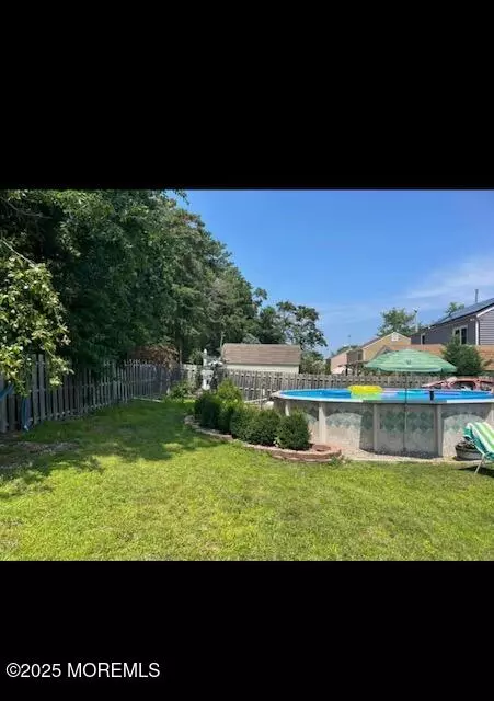 Toms River, NJ 08753,613 Haifa Court
