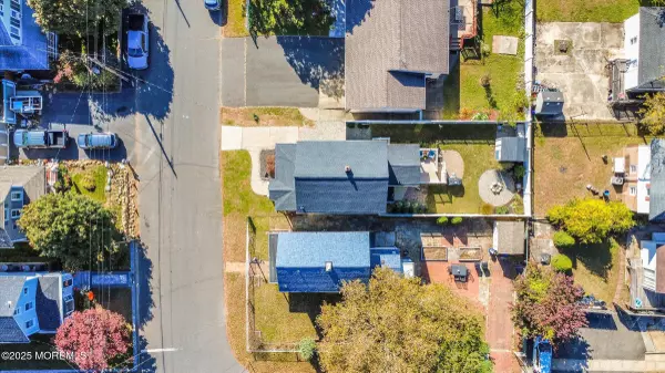 Keyport, NJ 07735,8 Chingarora Avenue