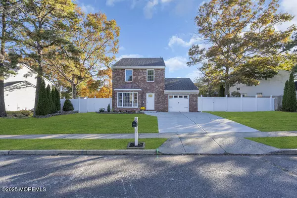 Barnegat, NJ 08005,10 Buxton Court