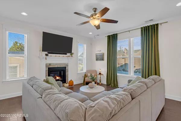 Toms River, NJ 08753,21 Holly Hill Drive