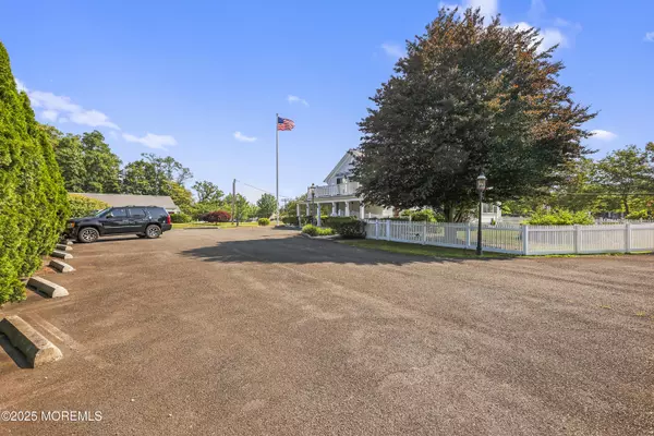 Shrewsbury Boro, NJ 07702,630 Broad Street #D