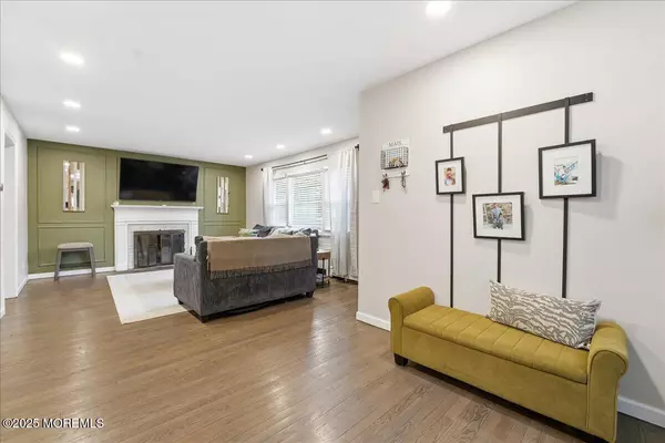 Matawan, NJ 07747,284 Broad Street