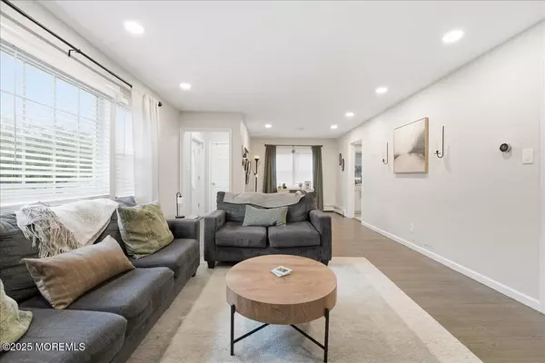 Matawan, NJ 07747,284 Broad Street