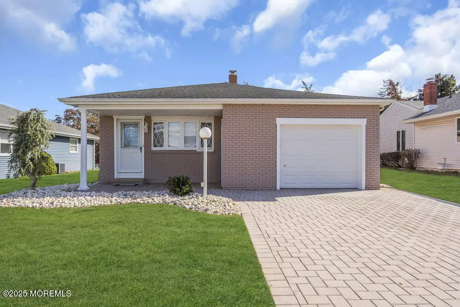 32 Harrington Drive S, Toms River, NJ 08757