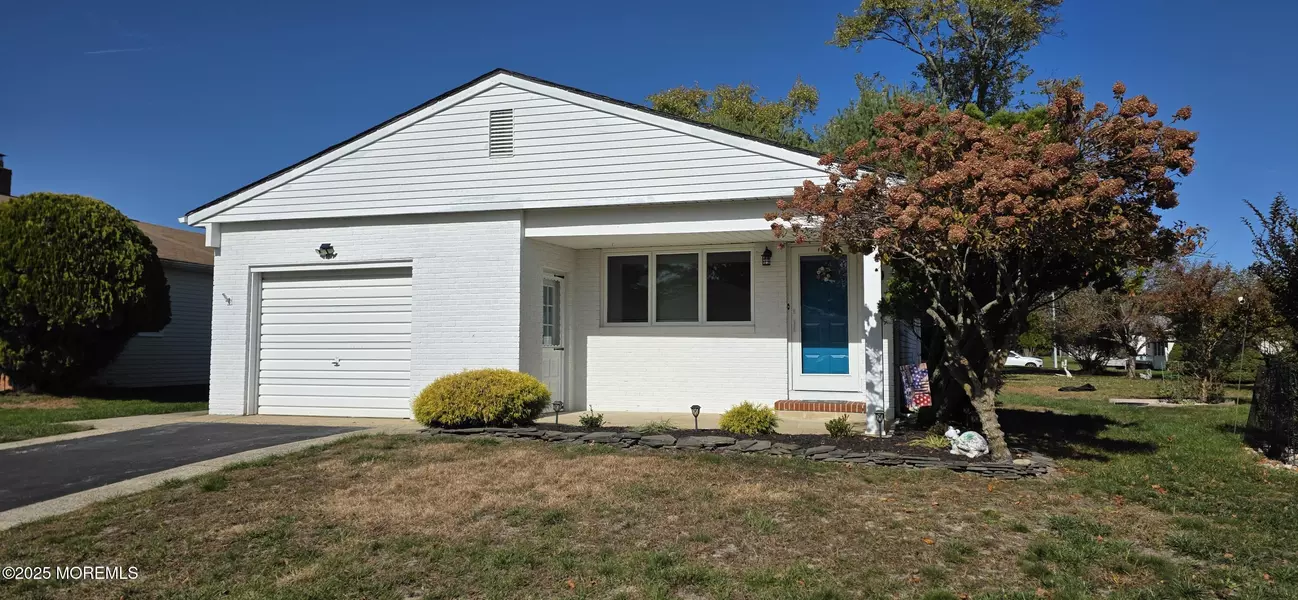 90 Rodhos Street, Toms River, NJ 08757