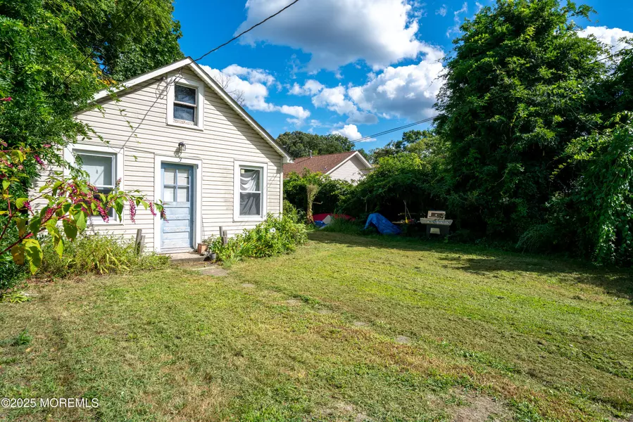 3 Highland Avenue, Island Heights, NJ 08732