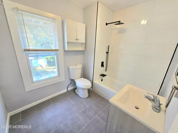 Asbury Park, NJ 07712,513 Sewall Avenue #2