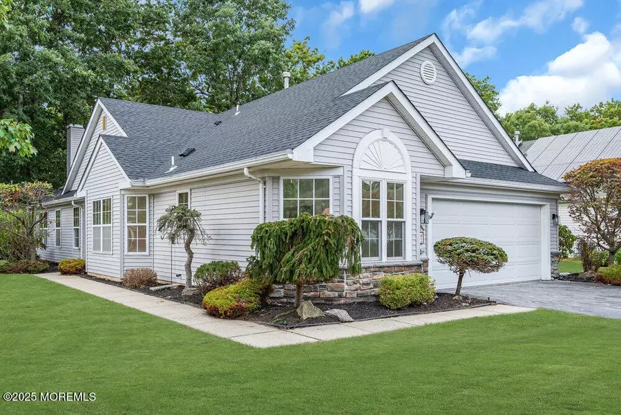 2 Schoolhouse Lane, Lakewood, NJ 08701