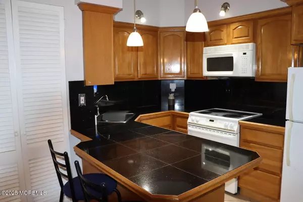 Red Bank, NJ 07701,21 Leroy Place #3F