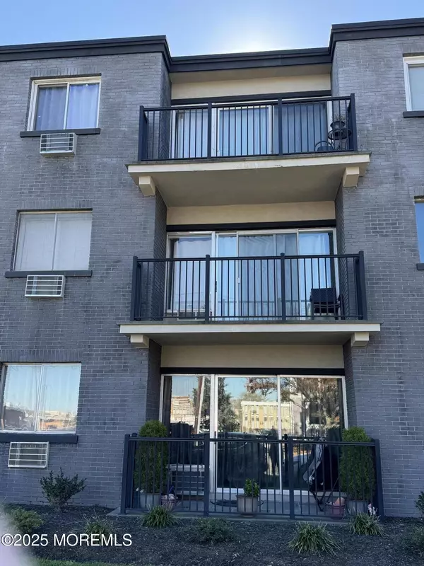 Red Bank, NJ 07701,21 Leroy Place #3F