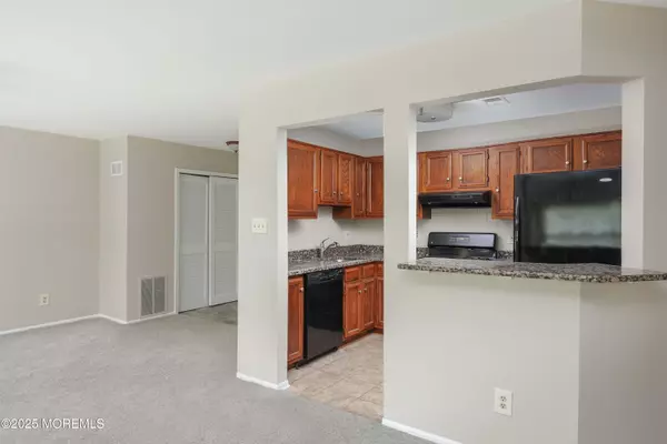 Howell, NJ 07731,404 Brookview Court