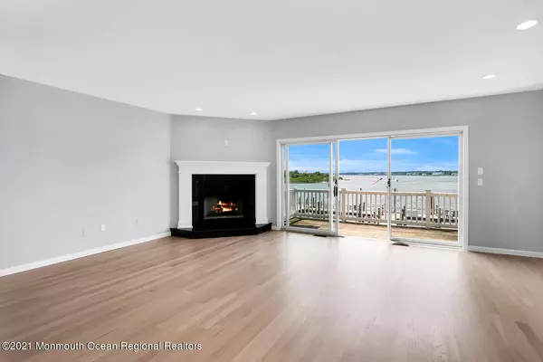 Sea Bright, NJ 07760,1332 Ocean Avenue #5 R