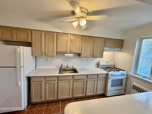 Red Bank, NJ 07701,283 Spring Street #4C