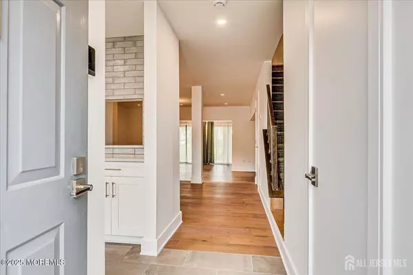 East Brunswick, NJ 08816,369 Bromley Place #369