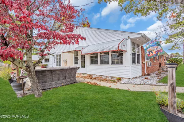 37 Crestwood Parkway, Whiting, NJ 08759