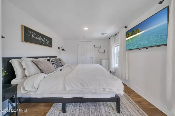 Keansburg, NJ 07734,24 Maplewood Avenue