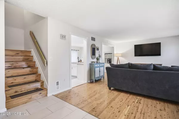 Howell, NJ 07731,31 Crater Lake Road