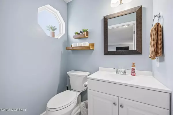 Howell, NJ 07731,31 Crater Lake Road