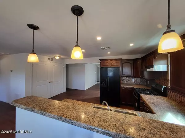 Little Egg Harbor, NJ 08087,5 Holden Street