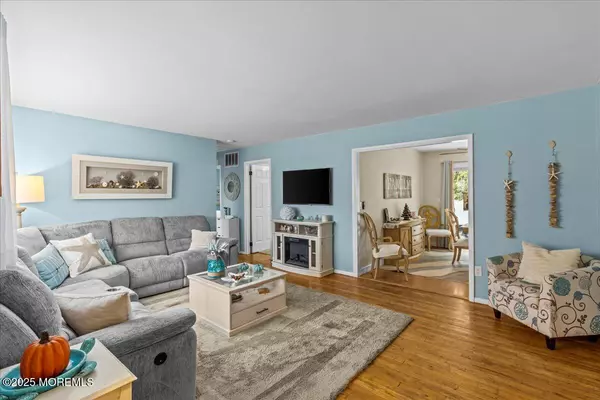 Toms River, NJ 08753,92 Blossom Drive