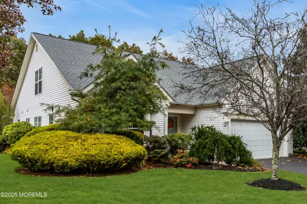 Lakewood, NJ 08701,27 Strawberry Lane