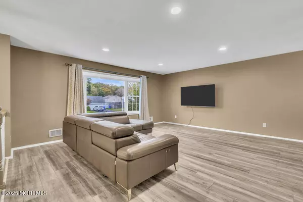 Toms River, NJ 08753,11 Yorkshire Drive