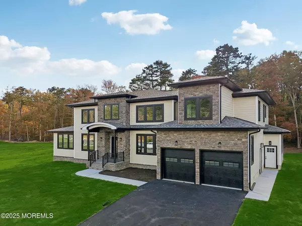 Howell, NJ 07731,4 Haystack Court