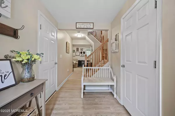 Farmingdale, NJ 07727,27 Saxton Road