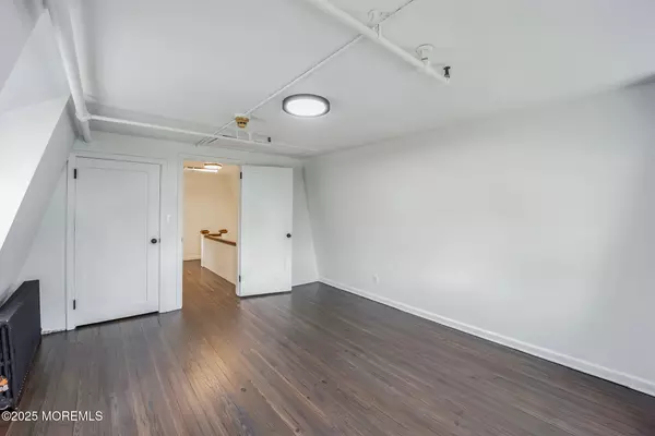 Red Bank, NJ 07701,87 Maple Avenue #2