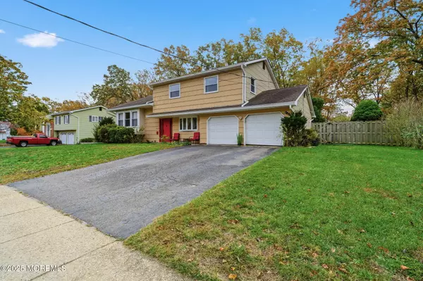 Howell, NJ 07731,17 Sugarbush Road