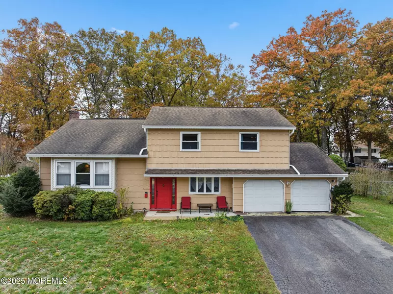 17 Sugarbush Road, Howell, NJ 07731