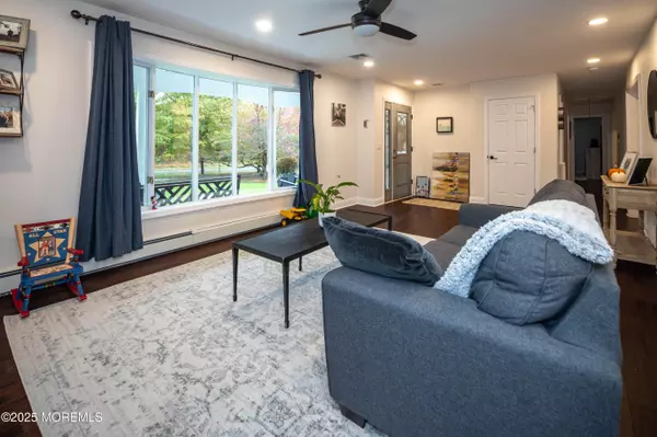 Holmdel, NJ 07733,29 Telegraph Hill Road