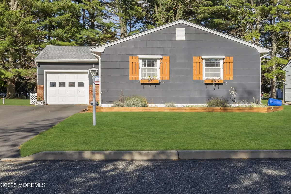 Toms River, NJ 08757,1086 Edgebrook Drive S