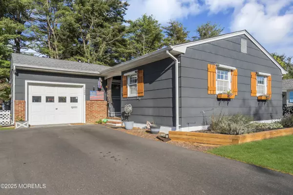 Toms River, NJ 08757,1086 Edgebrook Drive S