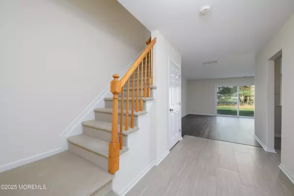 Eatontown, NJ 07724,83 Oak Lane