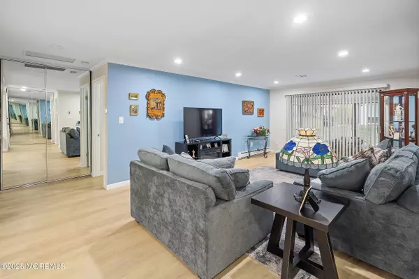 Monroe, NJ 08831,83 Banyan Plz Plaza