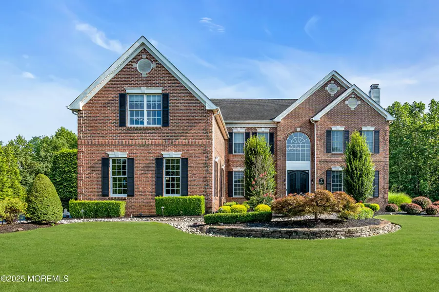 11 Brian Court, Farmingdale, NJ 07727