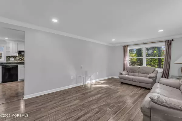 Toms River, NJ 08753,927 Indian Hill Road