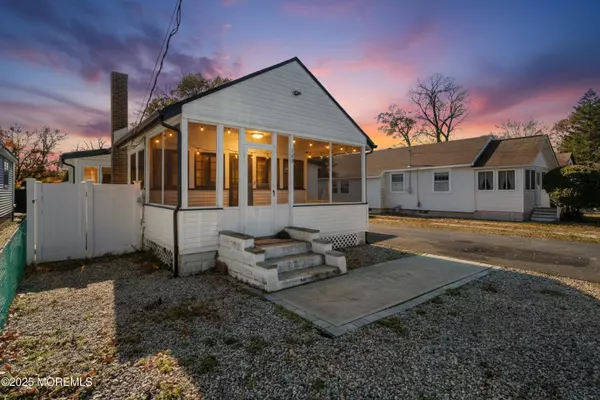 Ocean Gate, NJ 08740,142 E Lakewood Avenue