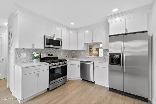 North Brunswick, NJ 08902,61 Albury Way