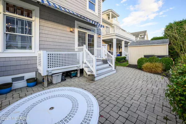 Manasquan, NJ 08736,563 Pike Avenue