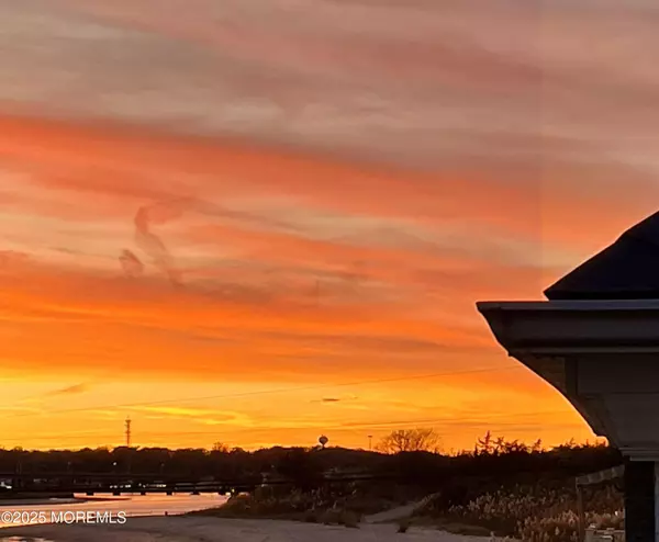 Manasquan, NJ 08736,563 Pike Avenue