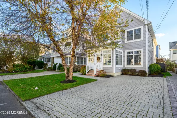 Manasquan, NJ 08736,563 Pike Avenue