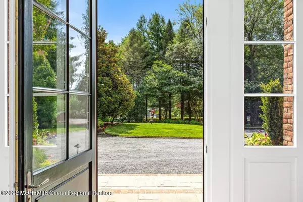 Rumson, NJ 07760,18 Sheraton Lane