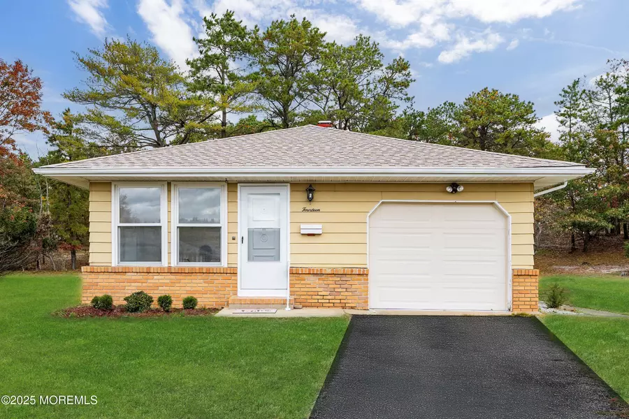 14 Saint Pierri Court, Toms River, NJ 08757